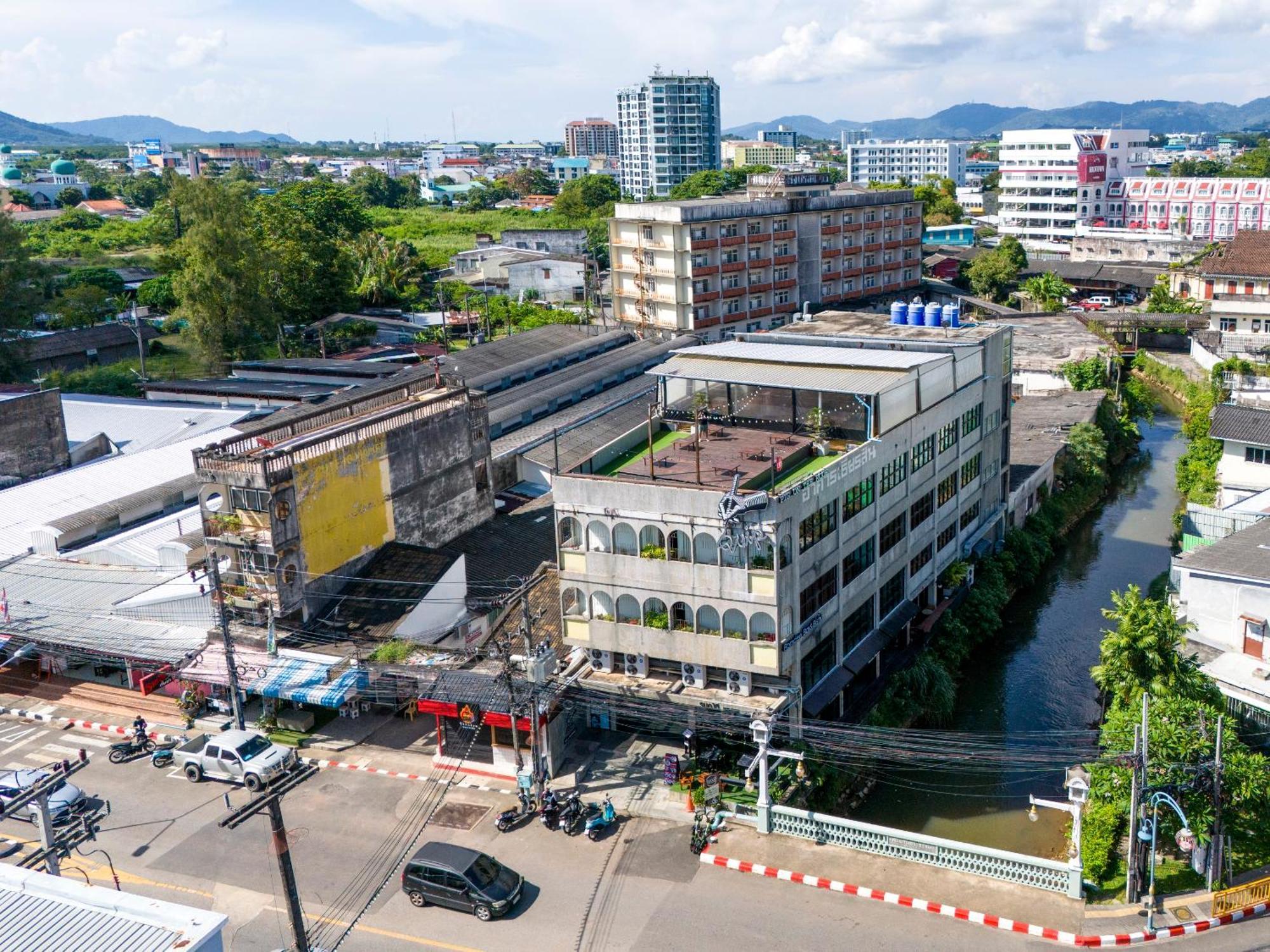 Quip Bed & Breakfast Phuket Exterior photo